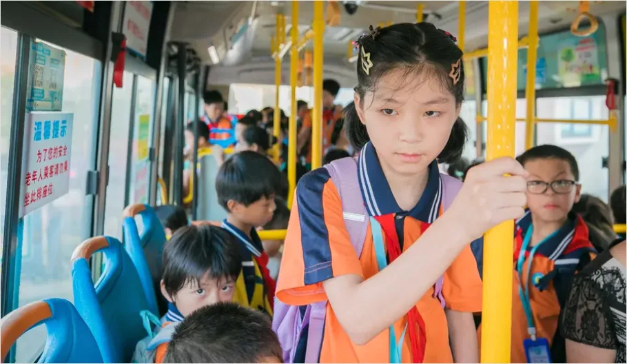 Detail Students Boarding School Bus Photo Number 6