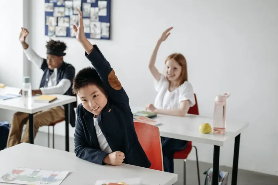 Detail Students Raising Hands Classroom Photo Number 4