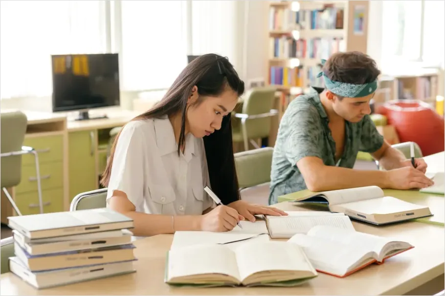 Detail Students Studying In Library Photo Number 15