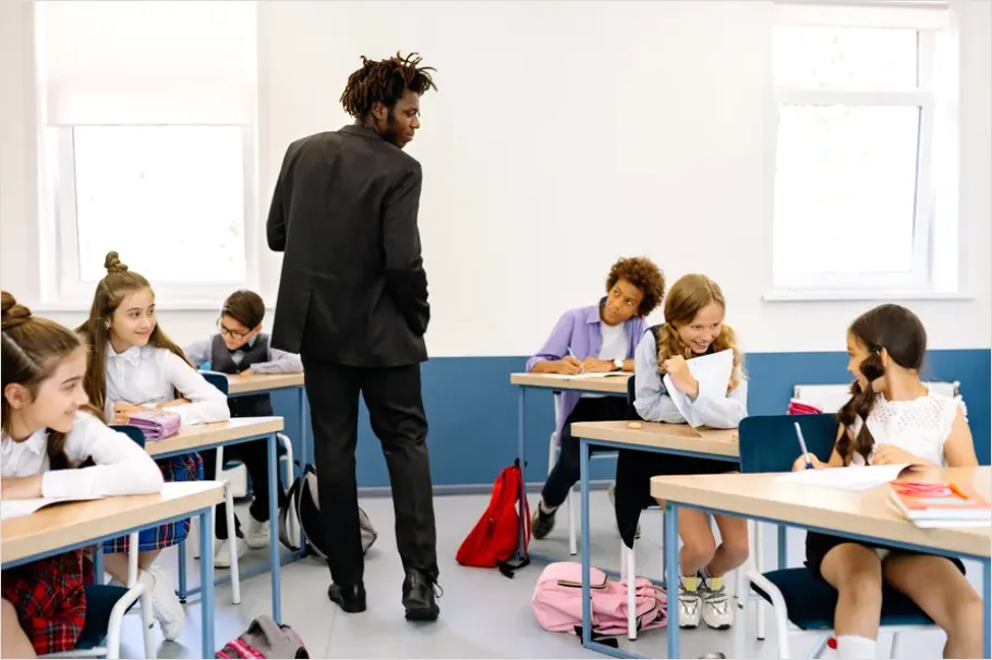 Detail Substitute Teacher Classroom Photo Number 16