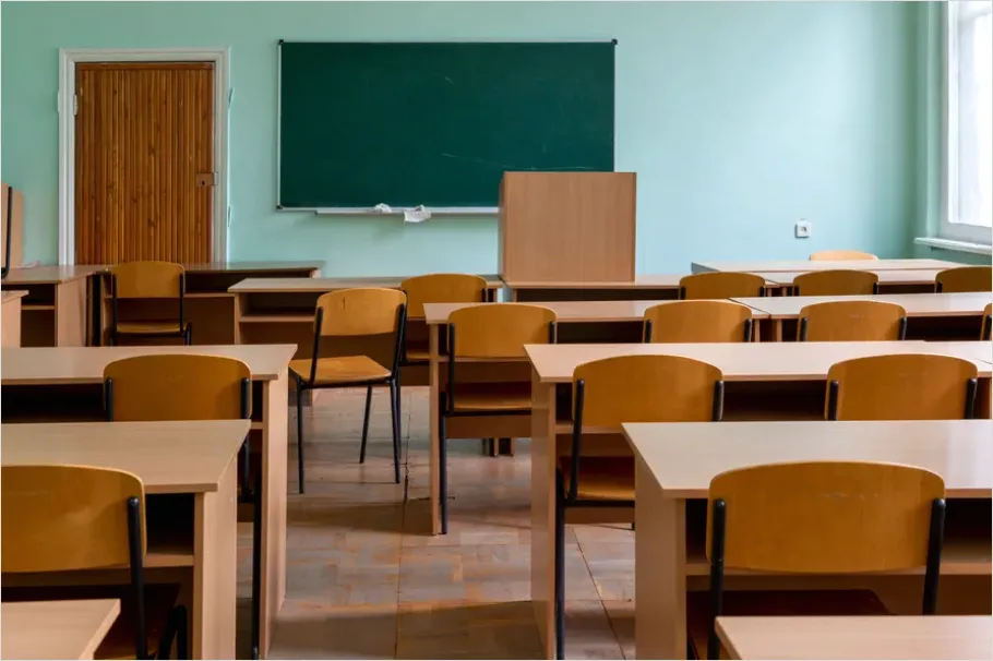 Detail Substitute Teacher Classroom Photo Number 3