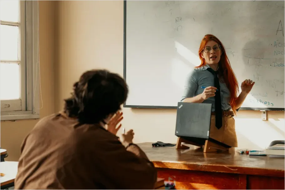 Detail Teacher Teaching In Classroom Photo Number 3