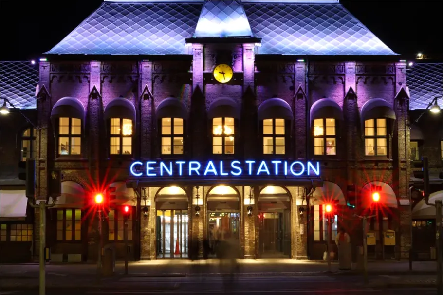 Detail Train Station Building Exterior Photo Number 6