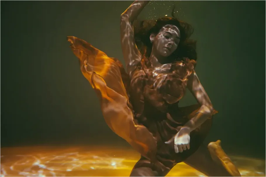 Detail Underwater Ballet Dance Photo Number 13