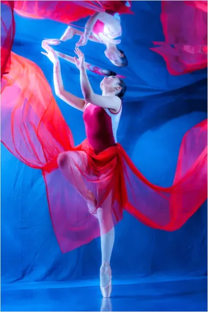 Detail Underwater Ballet Dance Photo Number 5