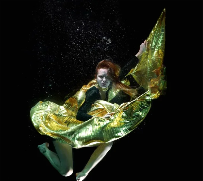 Detail Underwater Ballet Dance Photo Number 10