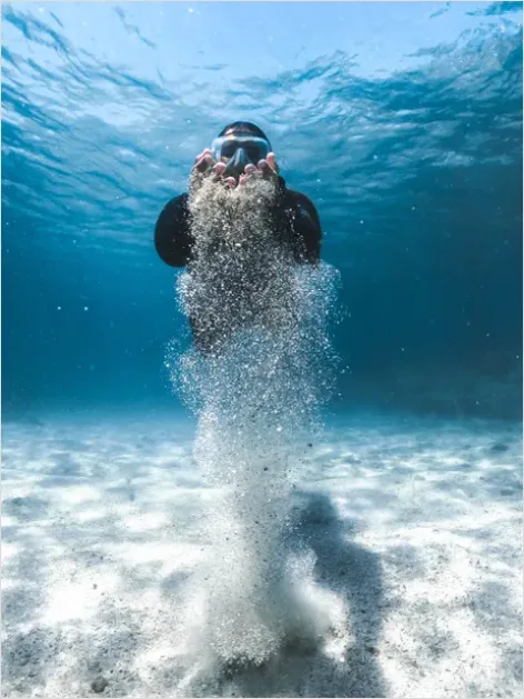 Detail Underwater Bubbles From Diver Photo Number 14