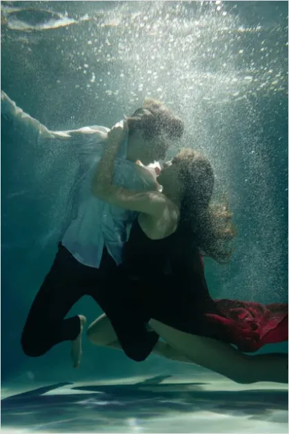 Detail Underwater Couple Portrait Photo Number 3