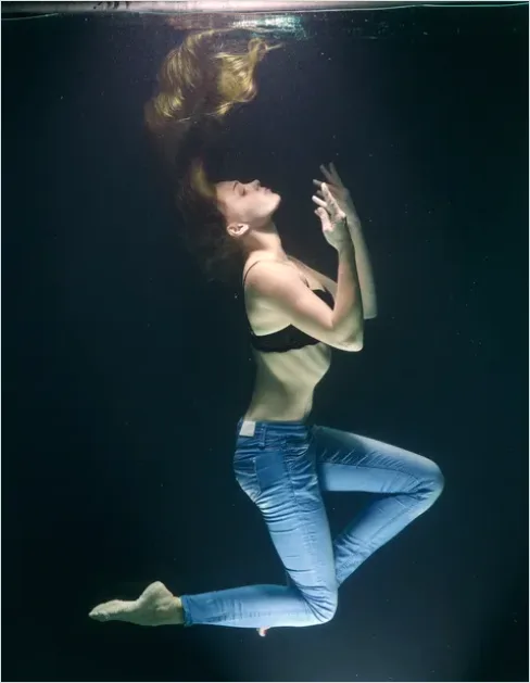 Detail Underwater Hair Floating Portrait Number 2