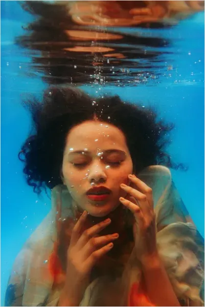 Detail Underwater Hair Floating Portrait Number 13