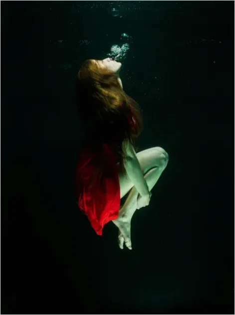 Detail Underwater Hair Floating Portrait Number 14