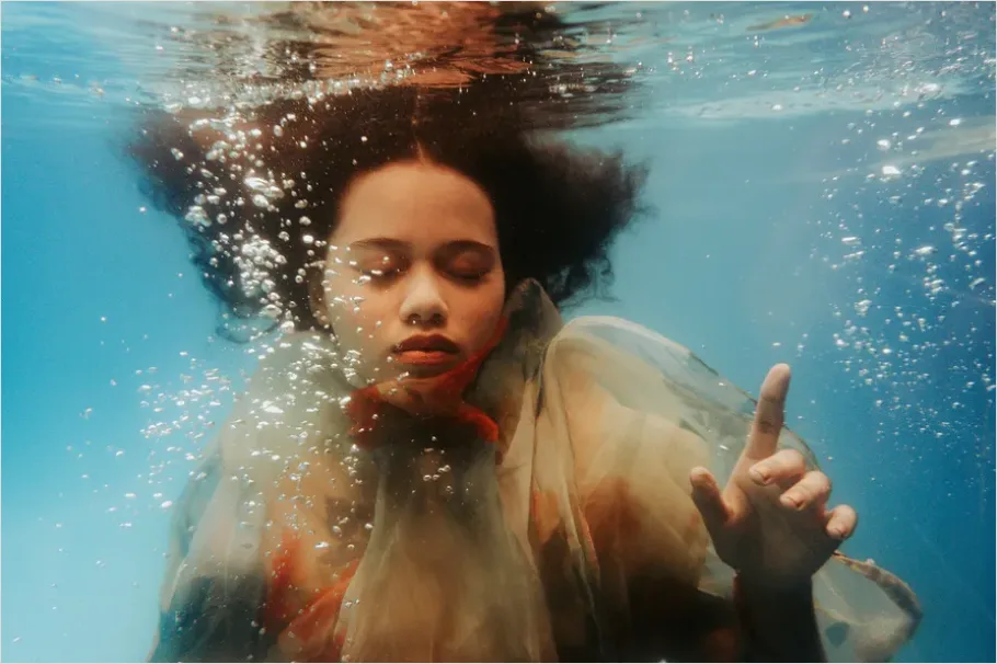 Detail Underwater Hair Floating Portrait Number 5