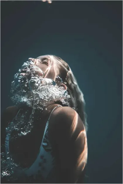 Detail Underwater Hair Floating Portrait Number 7