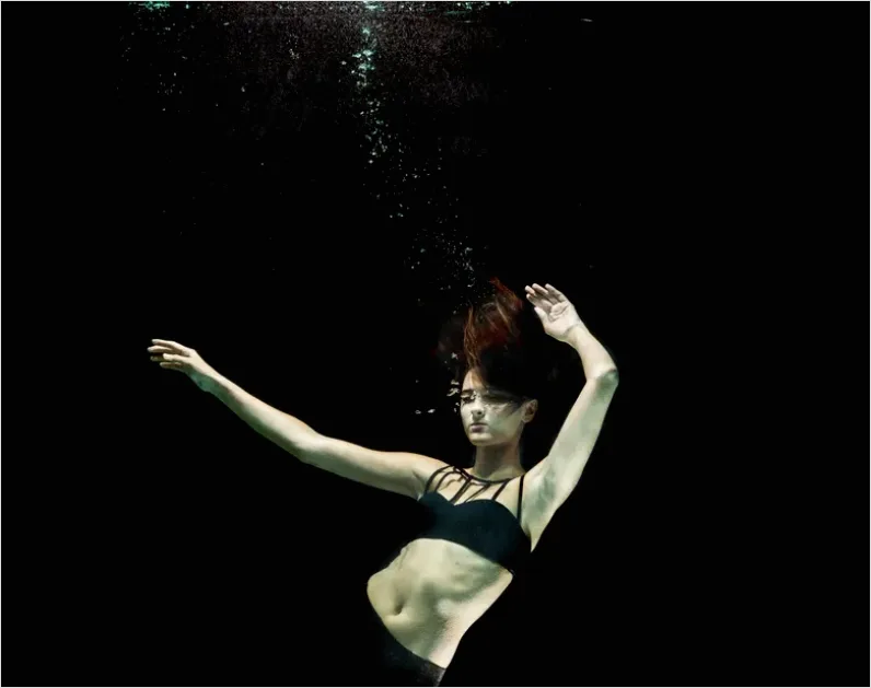 Detail Underwater Hair Floating Portrait Number 8