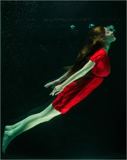 Detail Underwater Hair Floating Portrait Number 9