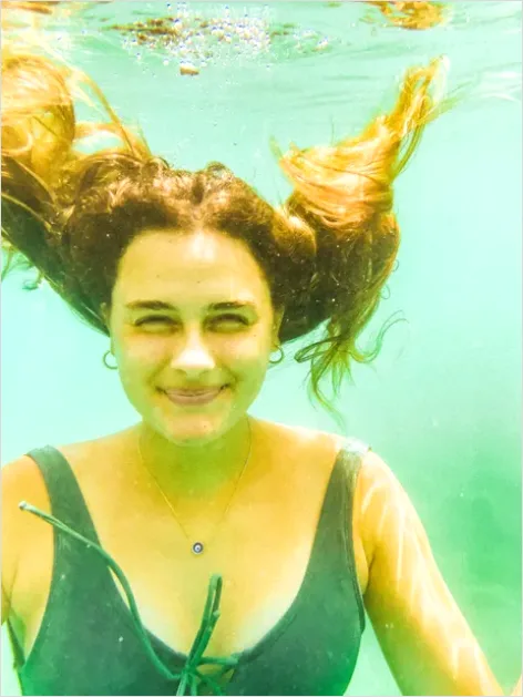 Detail Underwater Hair Floating Portrait Number 10
