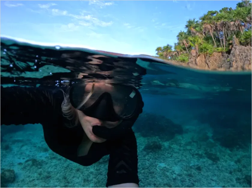 Detail Underwater Lake Snorkeling Photo Number 2