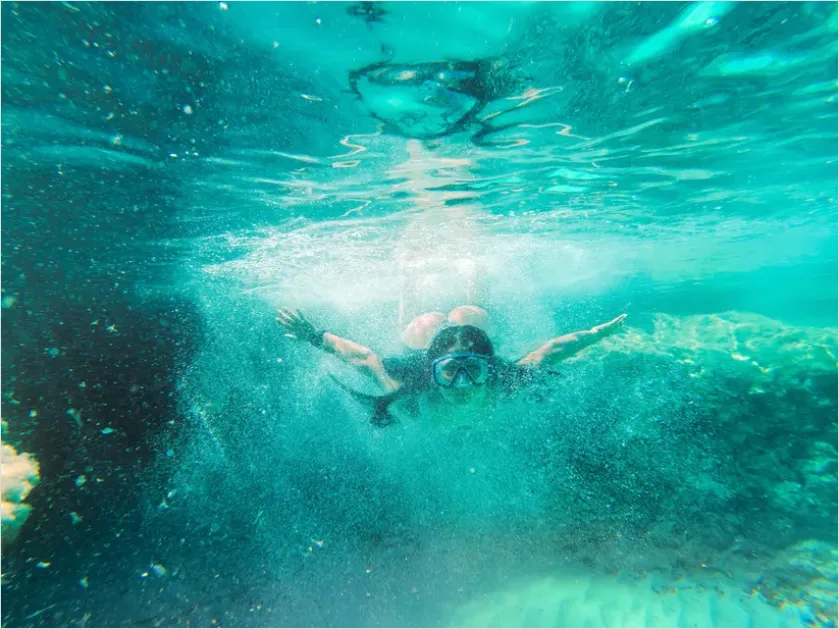 Detail Underwater Lake Snorkeling Photo Number 14