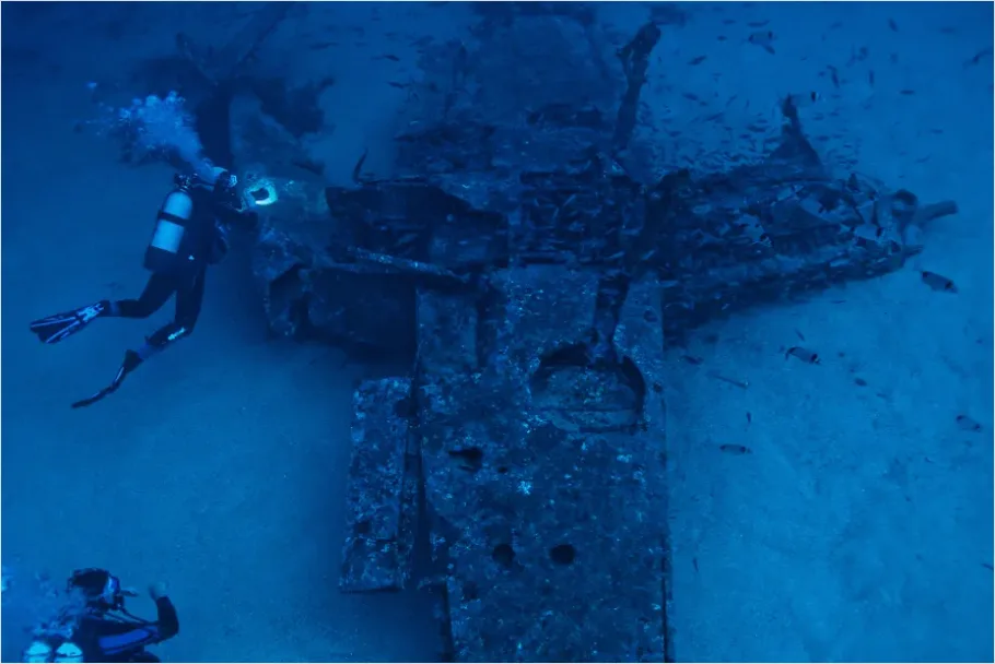 Detail Underwater Plane Wreck Photo Number 2