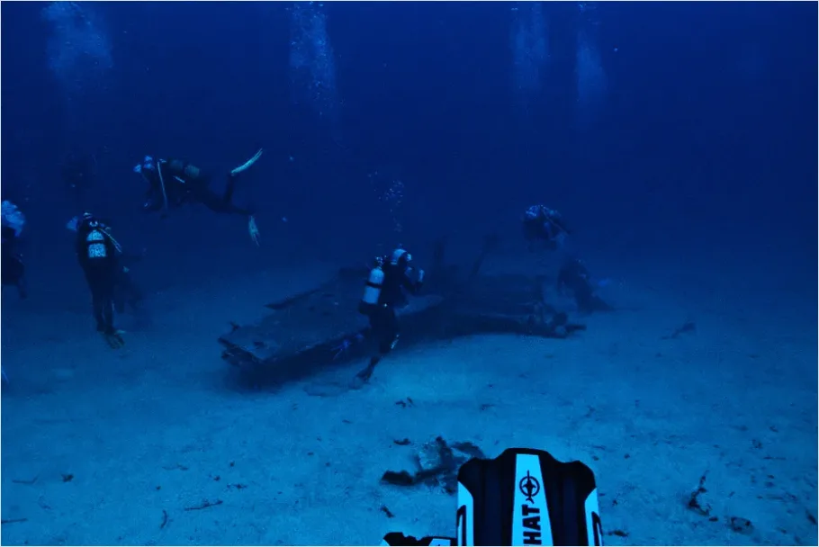 Detail Underwater Plane Wreck Photo Number 8