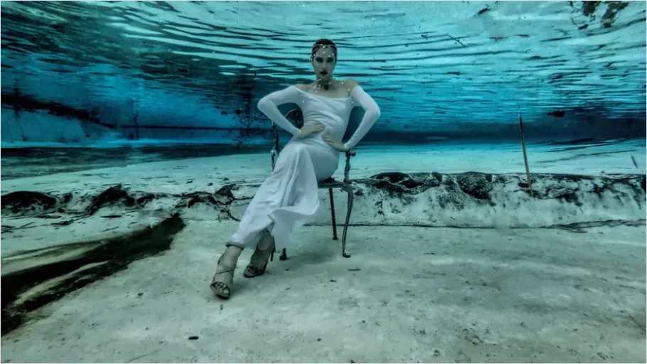 Detail Underwater Wedding Dress Photo Number 3