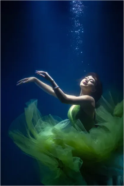 Detail Underwater Wedding Dress Photo Number 4