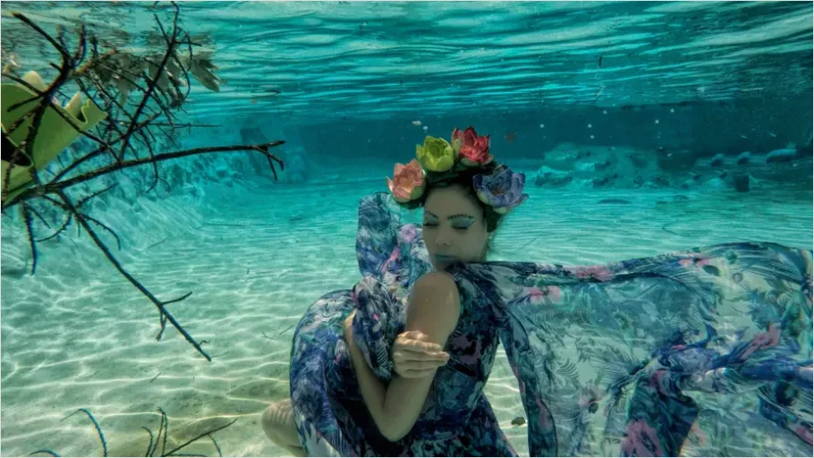 Detail Underwater Wedding Dress Photo Number 5
