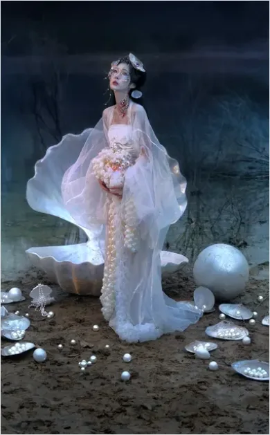 Detail Underwater Wedding Dress Photo Number 9