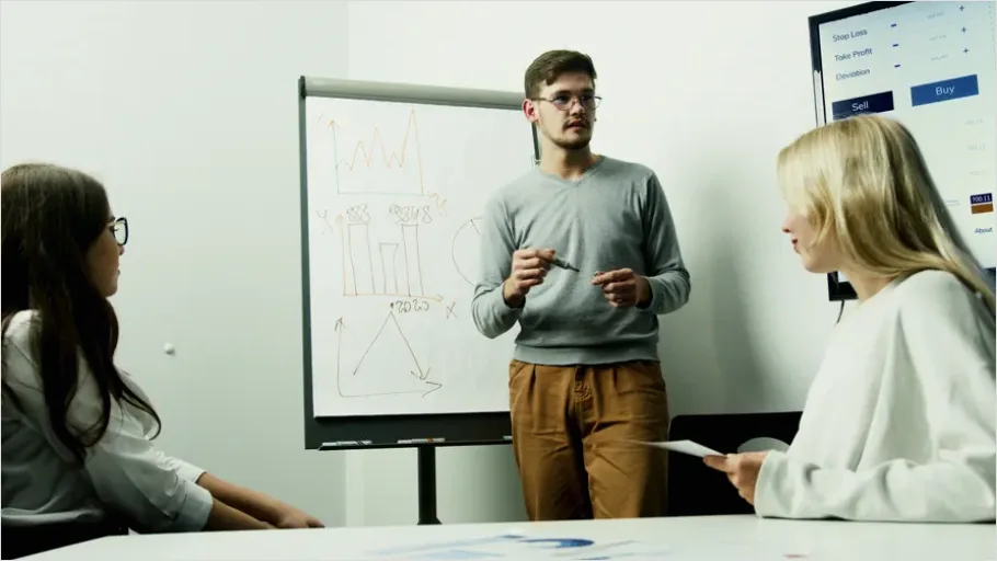 Detail Business Presentation In Meeting Room Photo Number 11