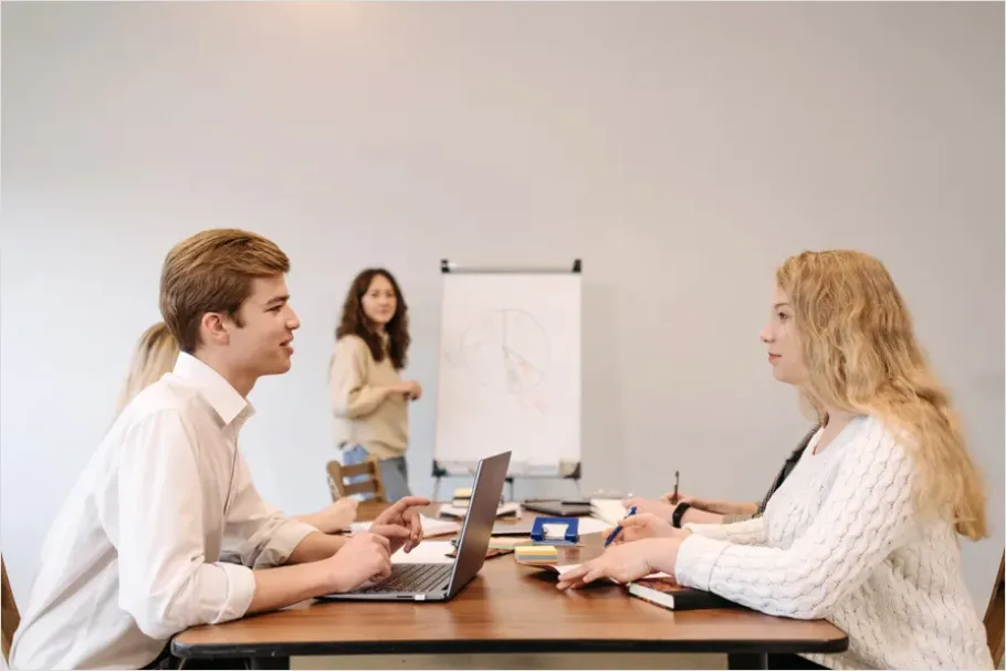 Detail Business Presentation In Meeting Room Photo Number 12