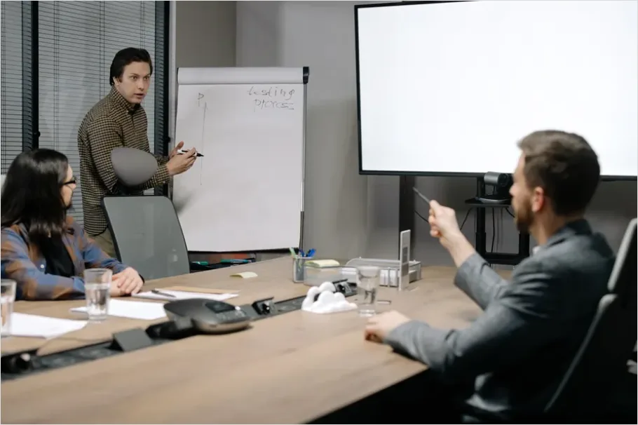 Detail Business Presentation In Meeting Room Photo Number 13
