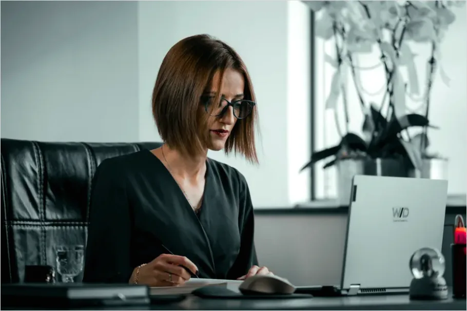 Businesswoman Working On Laptop Office Photo 825c
