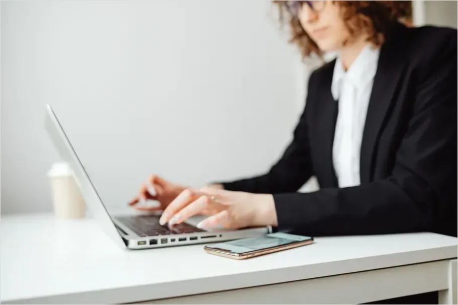 Detail Businesswoman Working On Laptop Office Photo Number 13