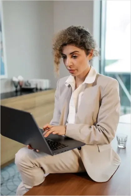 Detail Businesswoman Working On Laptop Office Photo Number 15