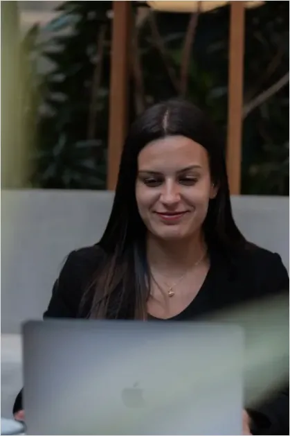 Detail Businesswoman Working On Laptop Office Photo Number 5