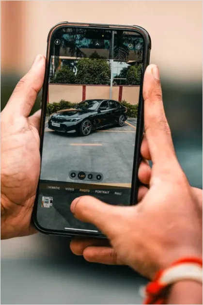 Detail Car Rental App On Smartphone Photo Number 2