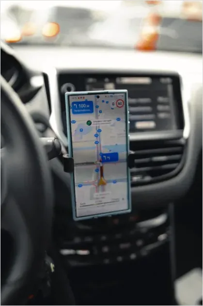 Detail Car Rental App On Smartphone Photo Number 11