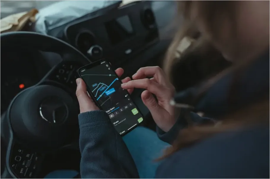 Detail Car Rental App On Smartphone Photo Number 15