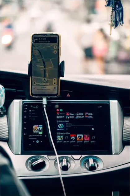 Detail Car Rental App On Smartphone Photo Number 16