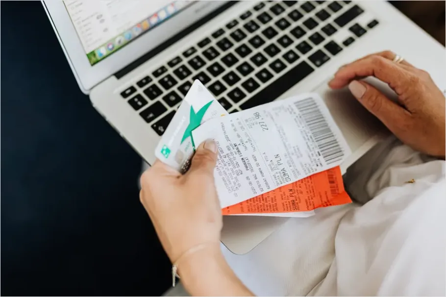 Company Credit Card And Receipts Photo 6445