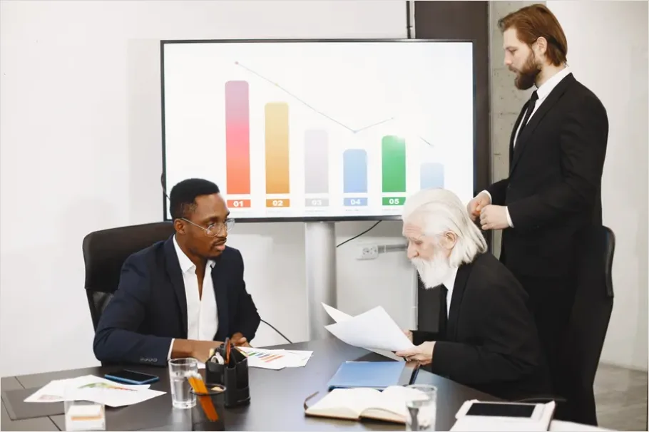 Detail Consultant Presenting Financial Strategy Photo Number 10