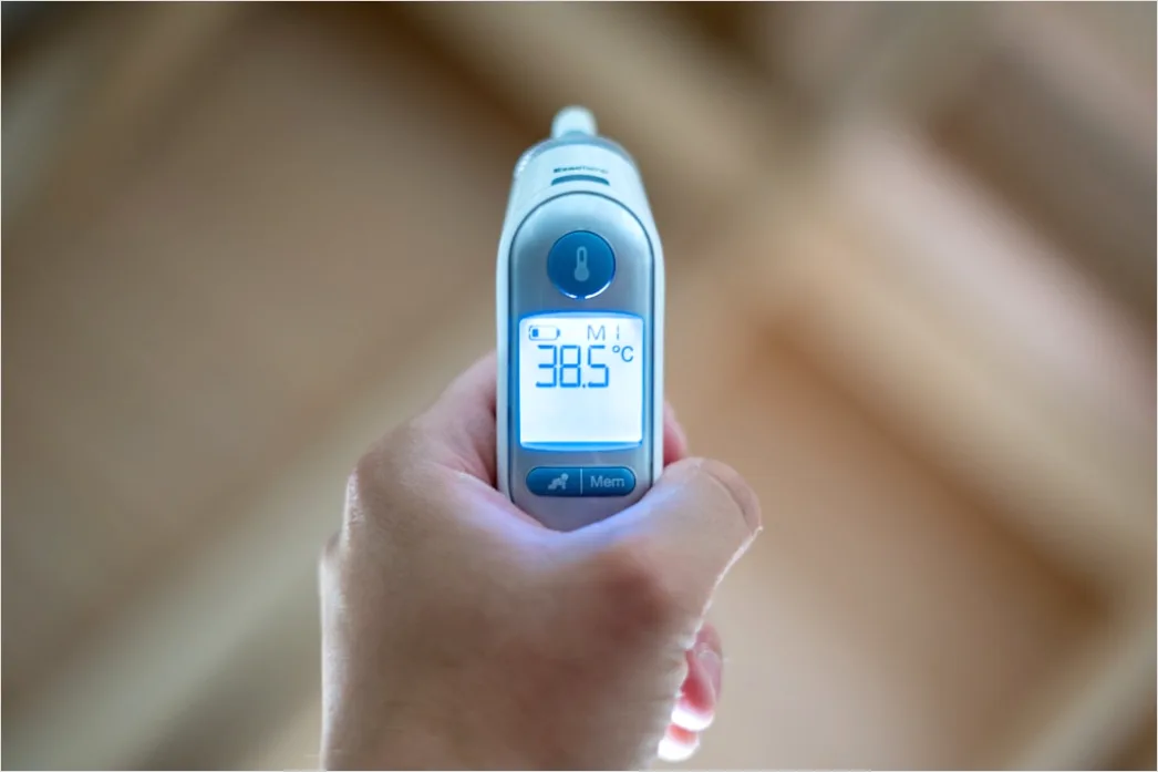 Detail Digital Thermometer Reading Temperature Close Up Number 3