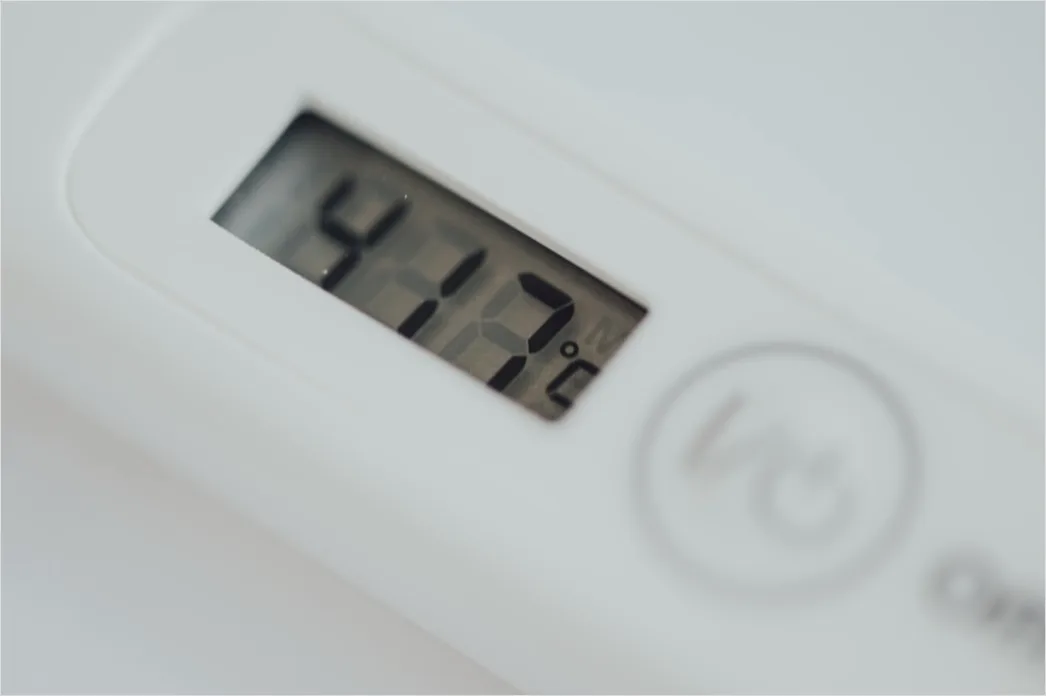 Detail Digital Thermometer Reading Temperature Close Up Number 4