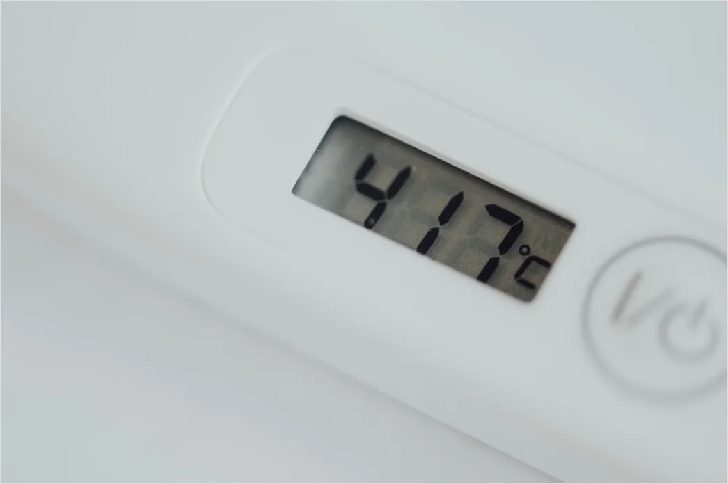 Detail Digital Thermometer Reading Temperature Close Up Number 6