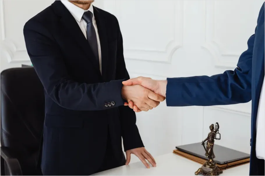 Detail Executive Handshake Suit Close Up Photo Number 2