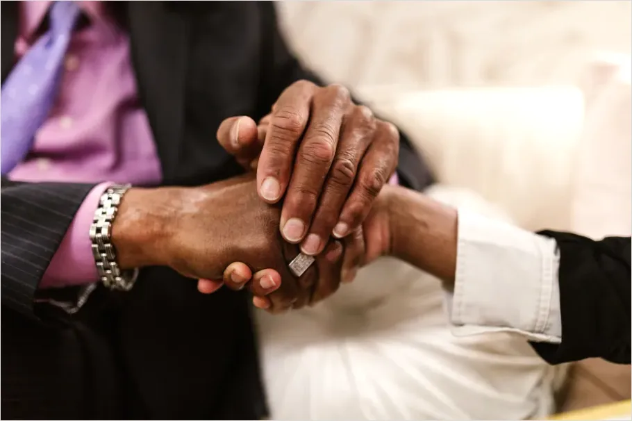 Detail Executive Handshake Suit Close Up Photo Number 15