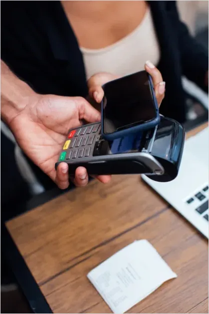 Detail Mobile Payment With Smartphone Close Up Photo Number 4