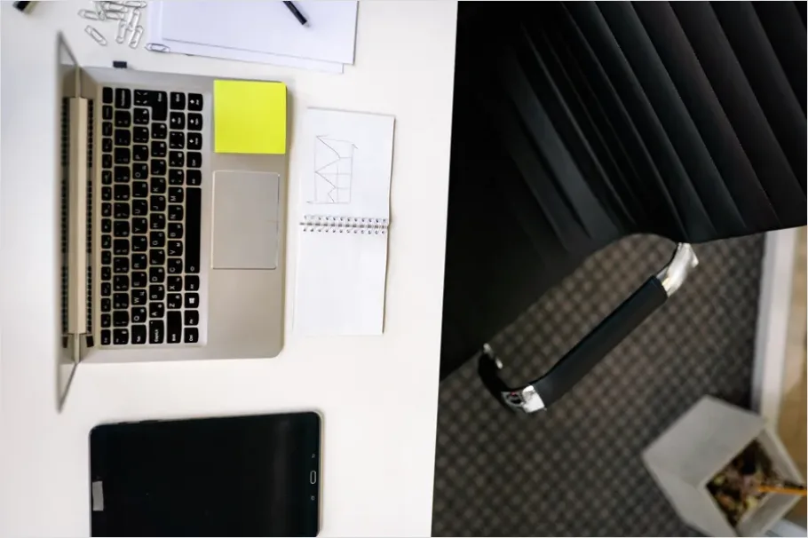 Detail Modern Office Desk Setup Flat Lay Number 3