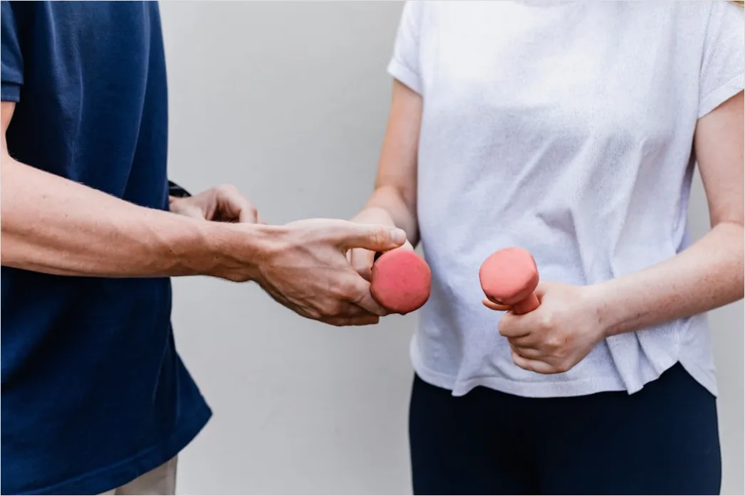Detail Physical Therapist Guiding Patient Exercise Number 7