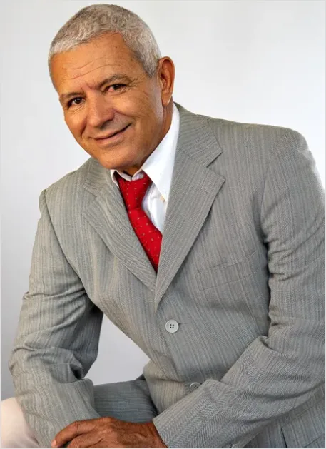 Detail Professional Headshot Corporate Background Photo Number 10